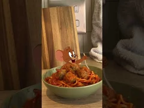 Spaghetti Bowl Bath Goes Wrong | Tom and Jerry | Watch more on Boomerang #Shorts