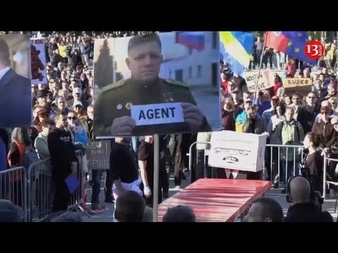 quot;We won’t be slaves to Russiaquot; - Protesters in Slovakia condemn trip to Moscow by populist PM Fico