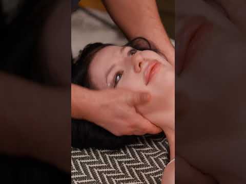 Original deep tissue massage and chiropractic adjustment for Ellie #deeptissuemassage